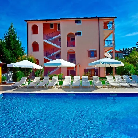 And With A Swimming Pool Novigrad - 6951 Konukevi Novigrad Istria