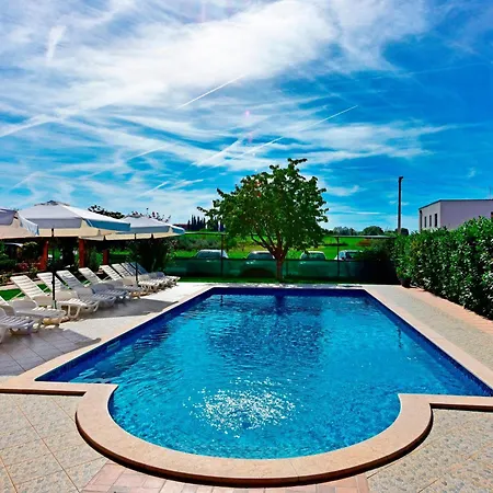 And With A Swimming Pool Novigrad - 6951 Konukevi Novigrad Istria