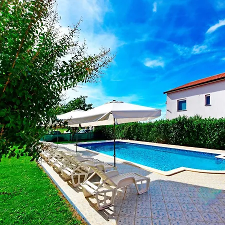 And With A Swimming Pool Novigrad - 6951 Pensjonat 3*