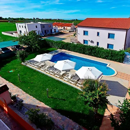 And With A Swimming Pool Novigrad - 6951