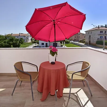 Konukevi And With A Swimming Pool Novigrad - 6951 Novigrad Istria