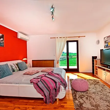 And With A Swimming Pool Novigrad - 6951 Pensjonat 3*
