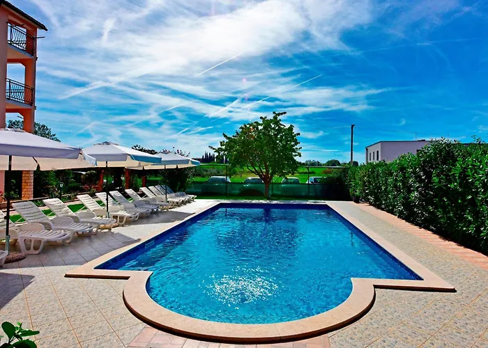 And With A Swimming Pool Novigrad - 6951 Konukevi Novigrad Istria