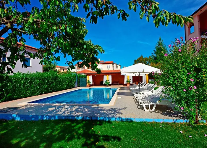 And With A Swimming Pool Novigrad - 6951 Konukevi Novigrad Istria