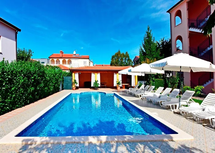 And With A Swimming Pool Novigrad - 6951 Konukevi