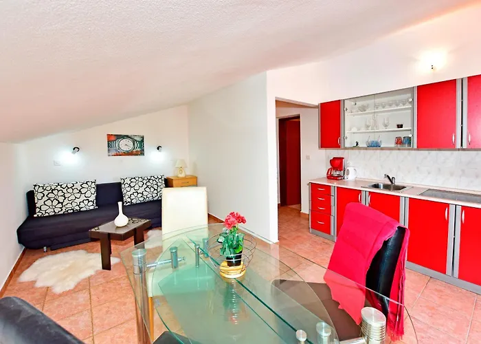 Konukevi And With A Swimming Pool Novigrad - 6951 3*