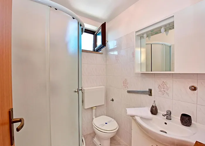 Konukevi And With A Swimming Pool Novigrad - 6951 Novigrad Istria