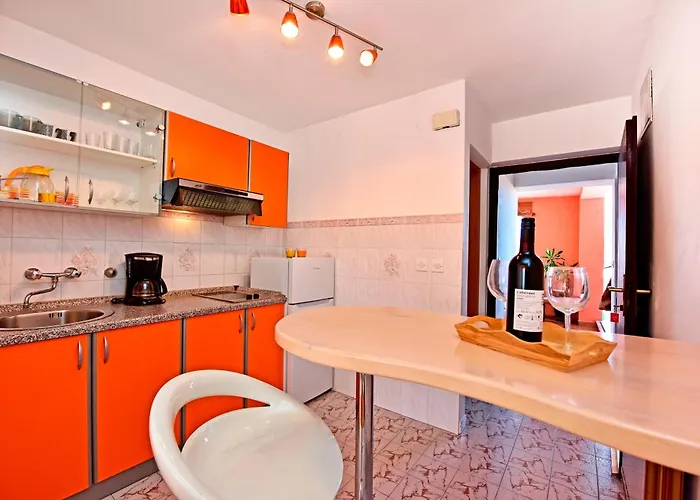 And With A Swimming Pool Novigrad - 6951 Konukevi 3*